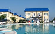 Пересыпь, семейный курорт-отель — вакансия в Официант на море